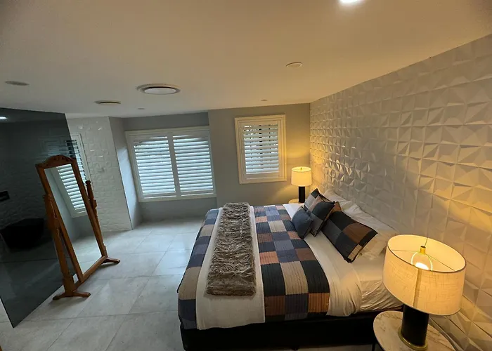 Cockatoo Retreat