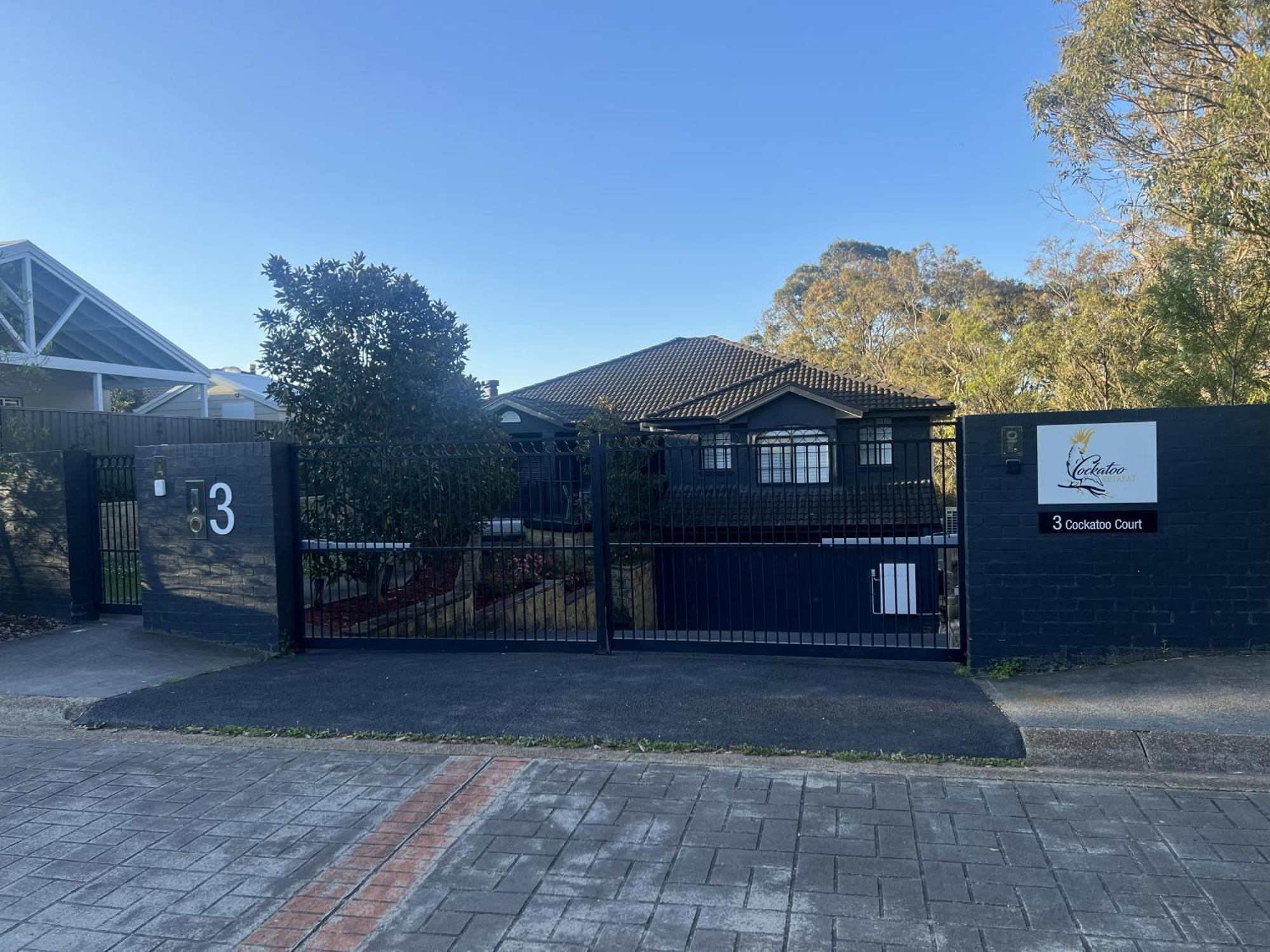 Cockatoo Retreat *